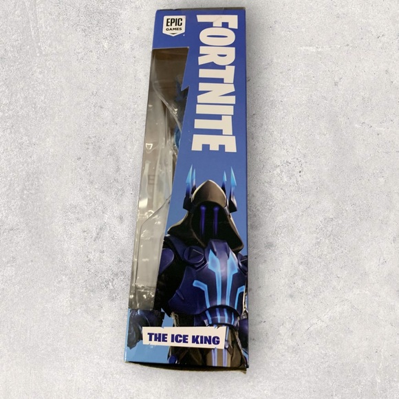 New 2019 Fortnite 7inch Articulated The Ice King Figure w/Stand & Accessories - Picture 6 of 6